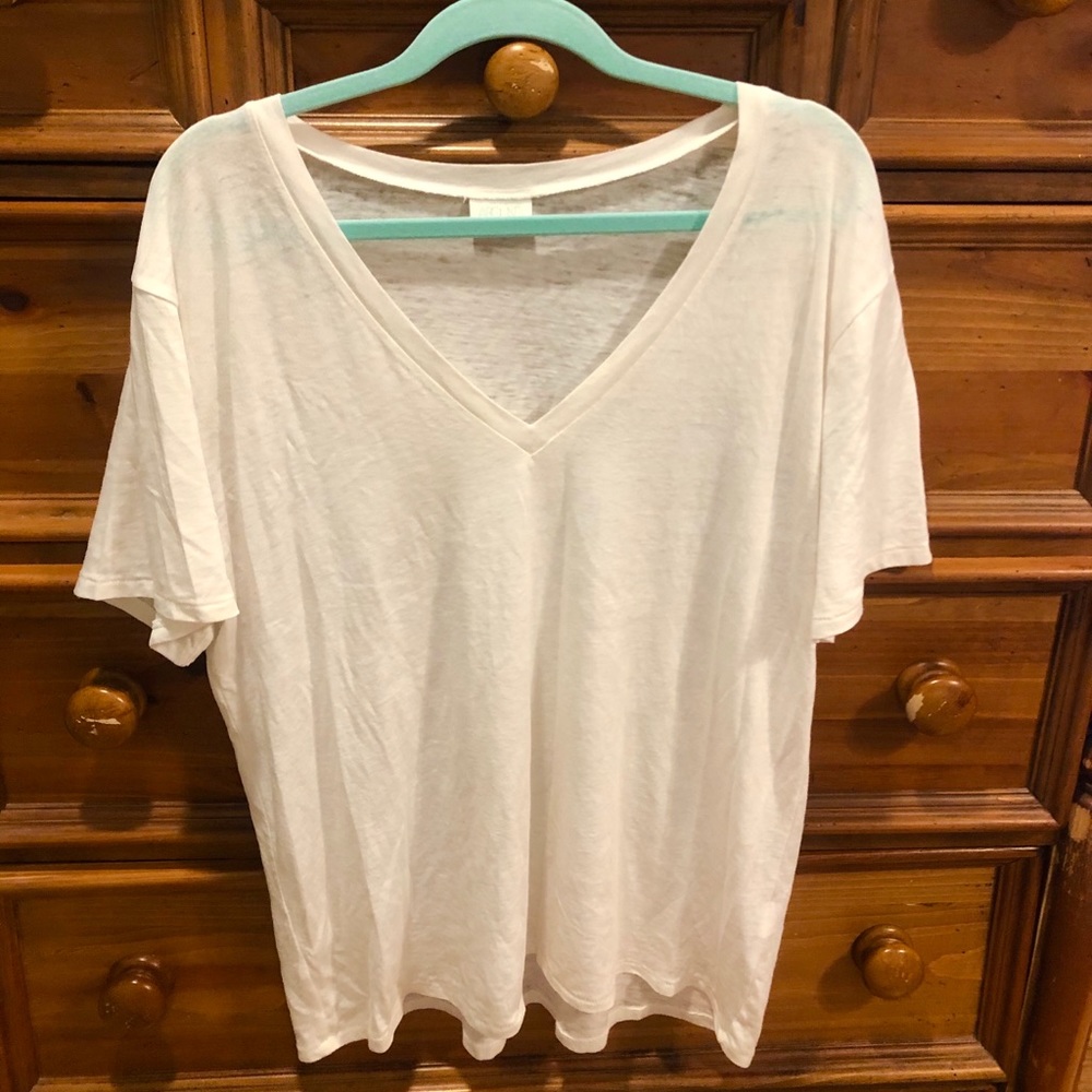 Abound • basic white vneck tee • size L
